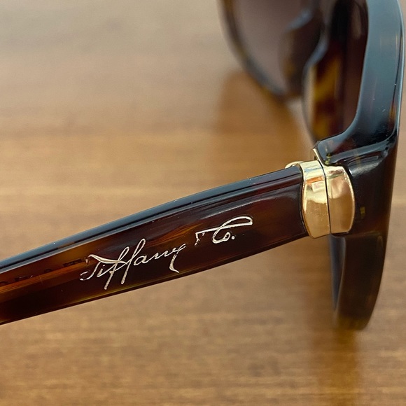 Tiffany & Co Tortoise Sunglasses With Tiffany Case - Picture 4 of 16